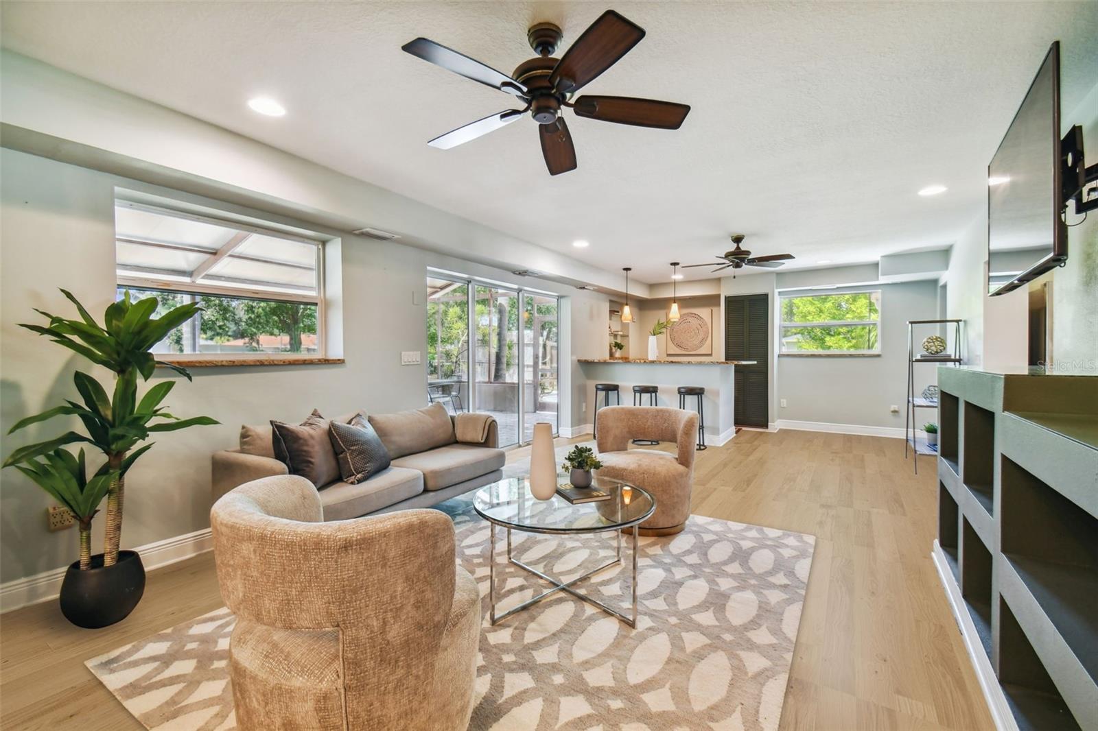 501 CHANCELLAR DR