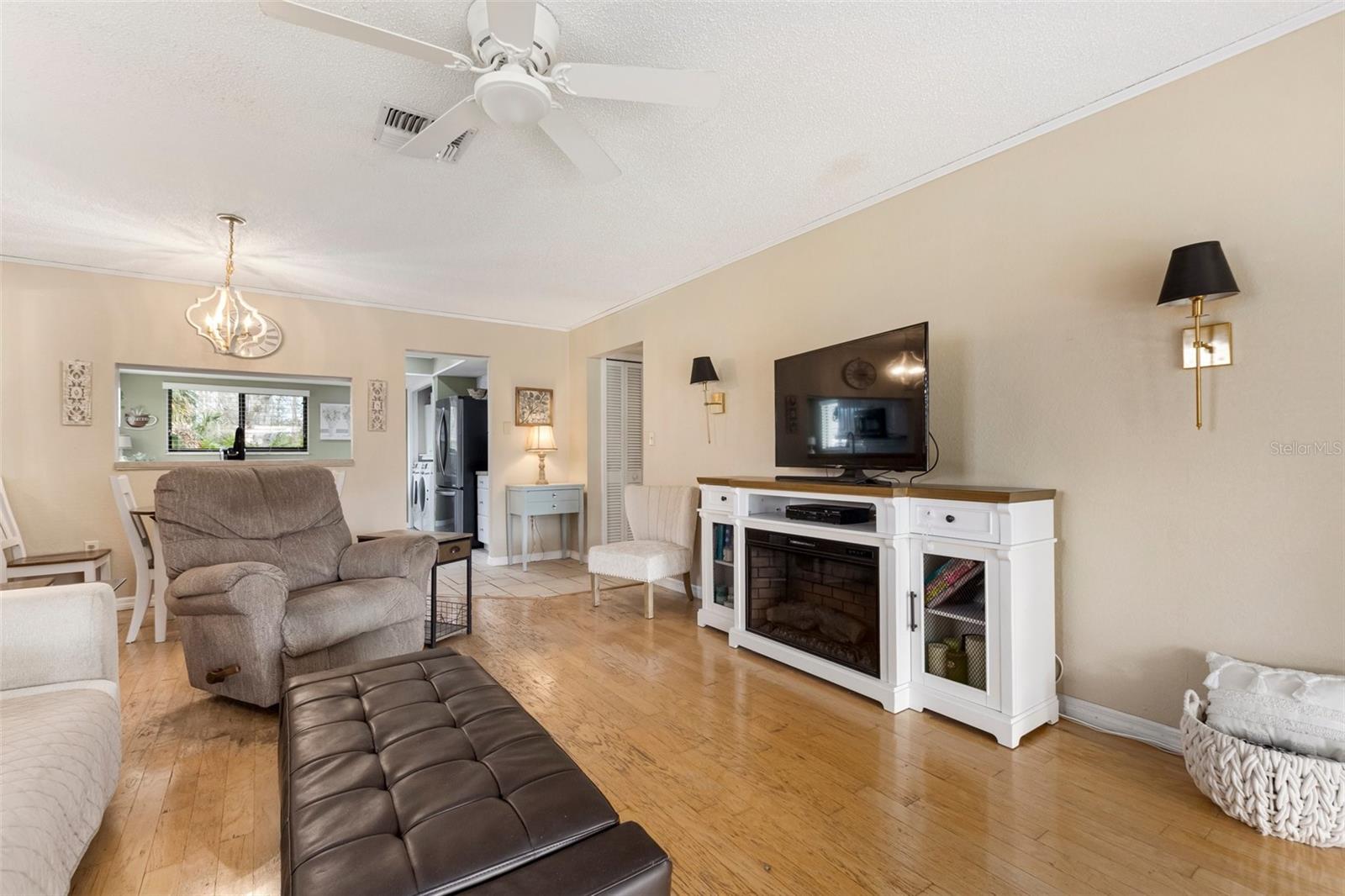 7800 EUREKA DR #7800