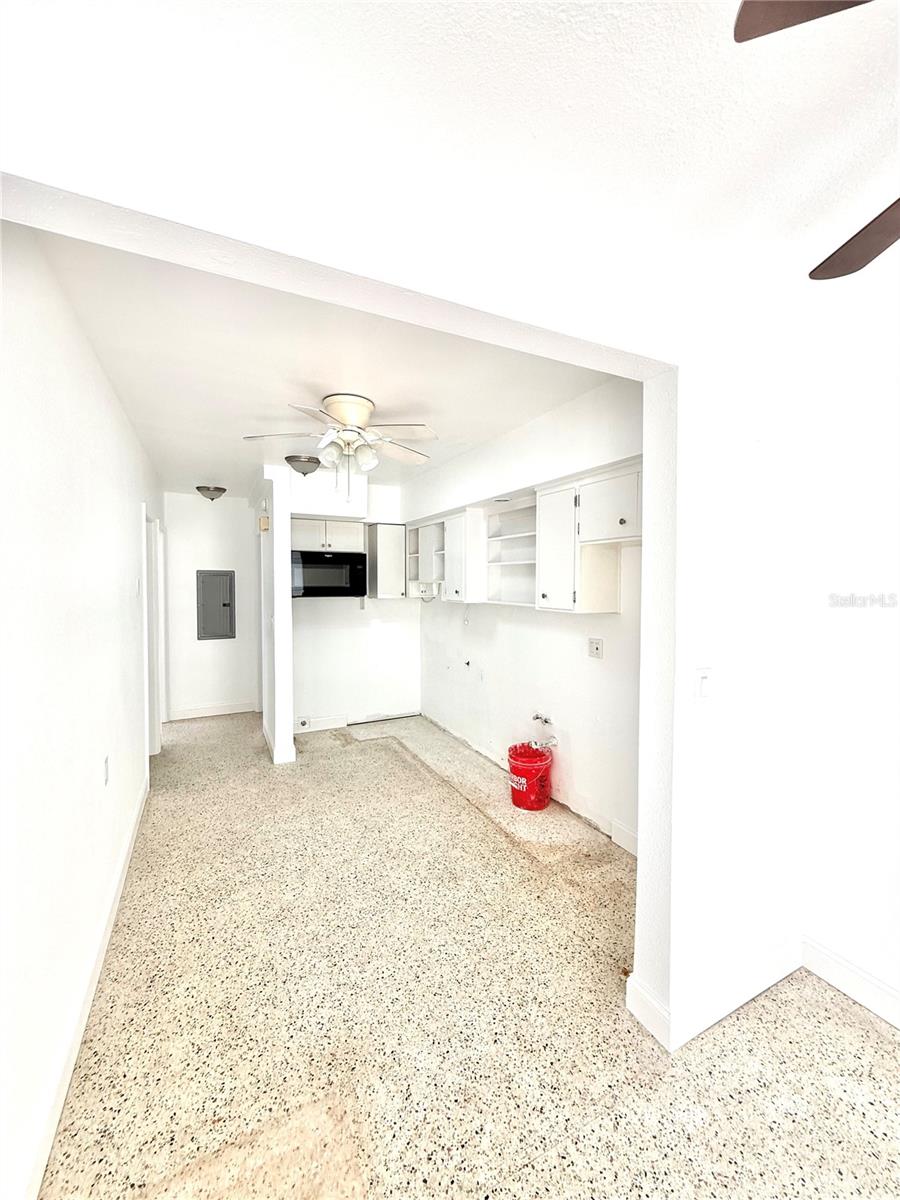 451 POINSETTIA AVE