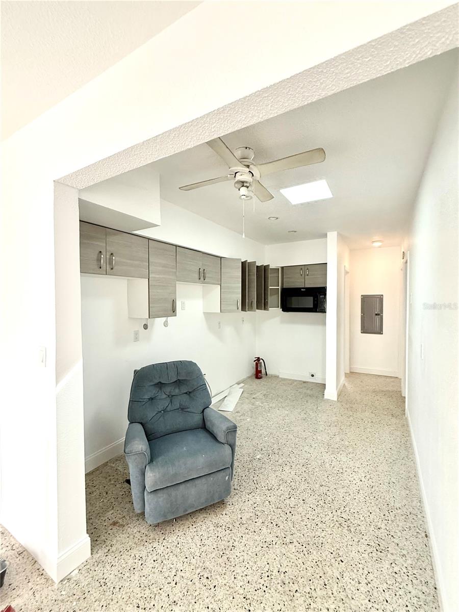 451 POINSETTIA AVE