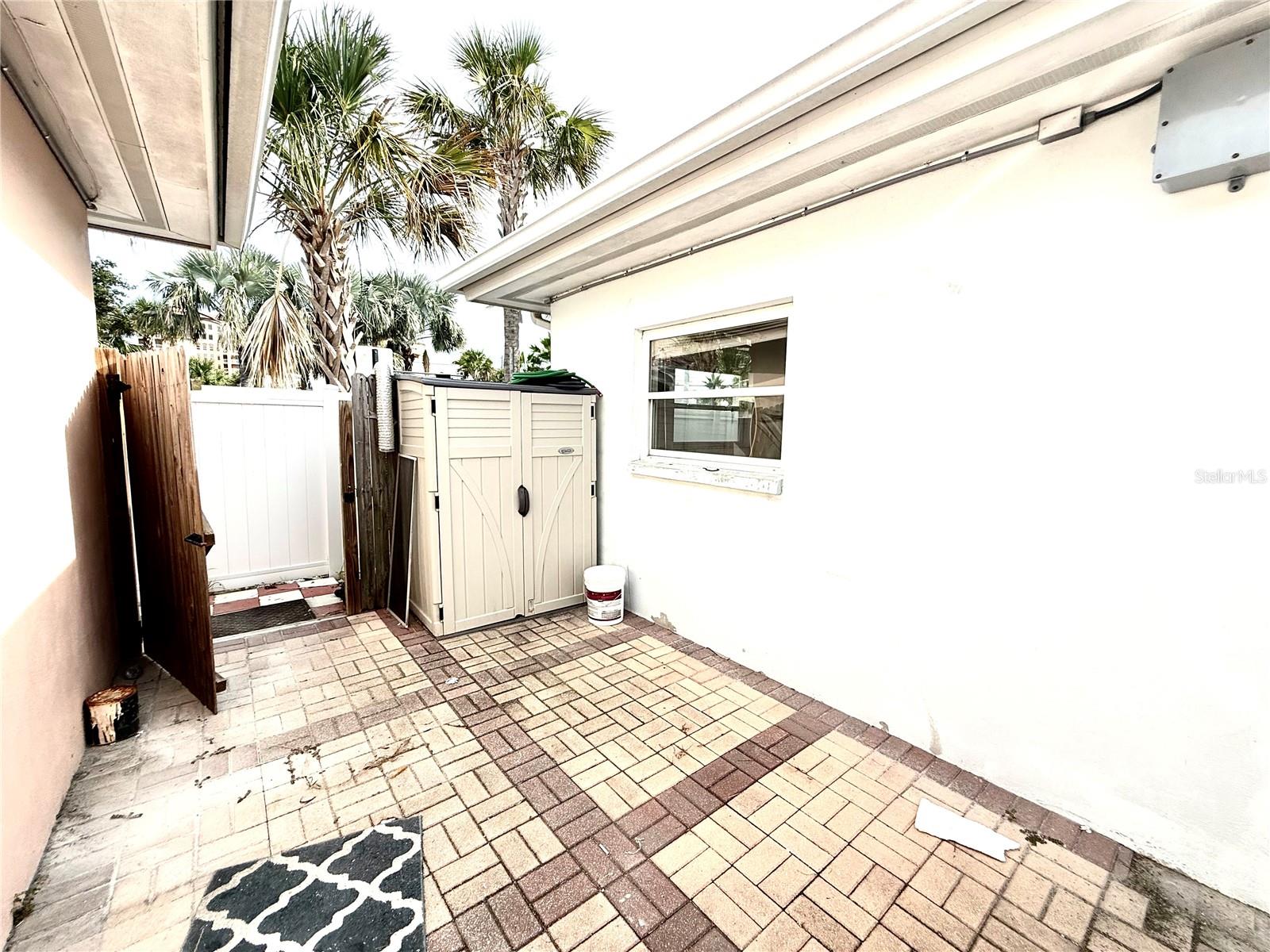 451 POINSETTIA AVE