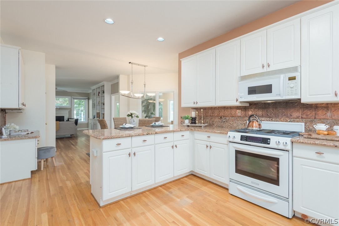 10275 Berkeley Manor Dr