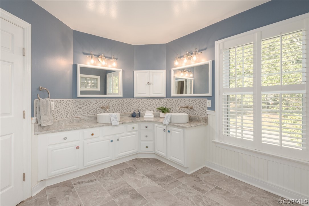 10275 Berkeley Manor Dr