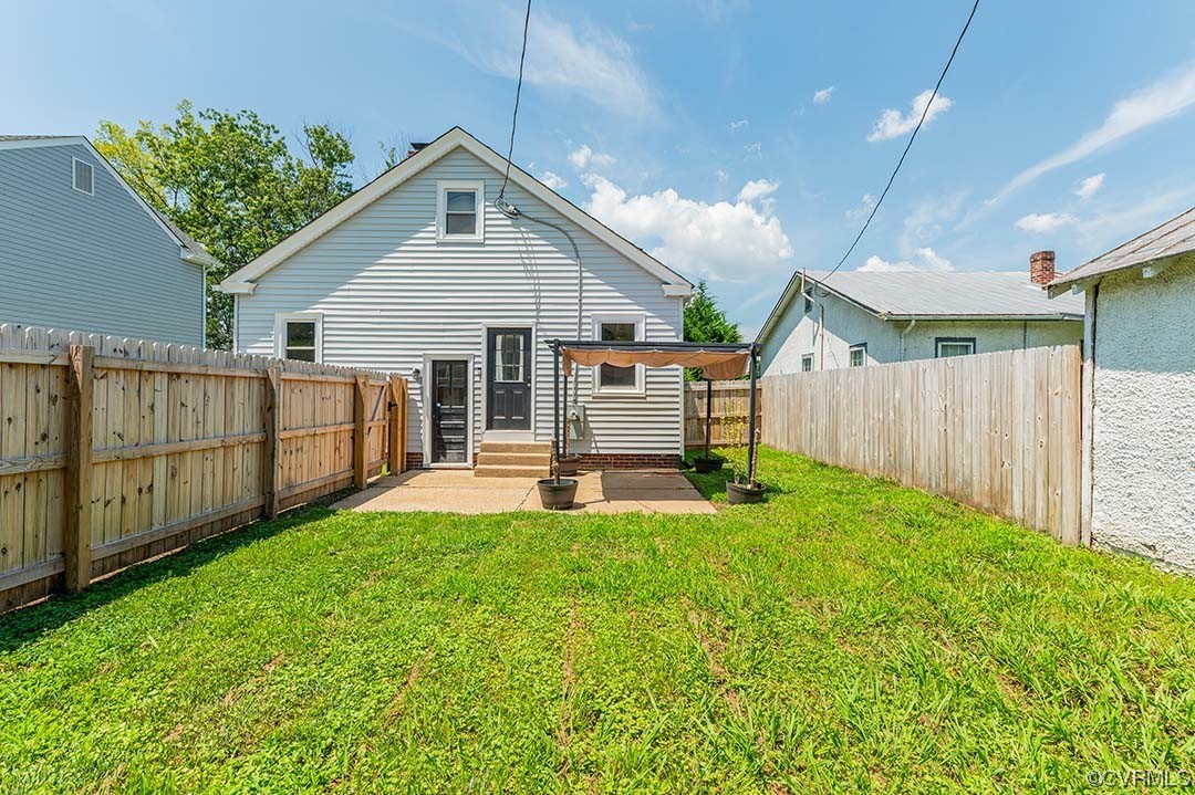 17 Masonic Ln