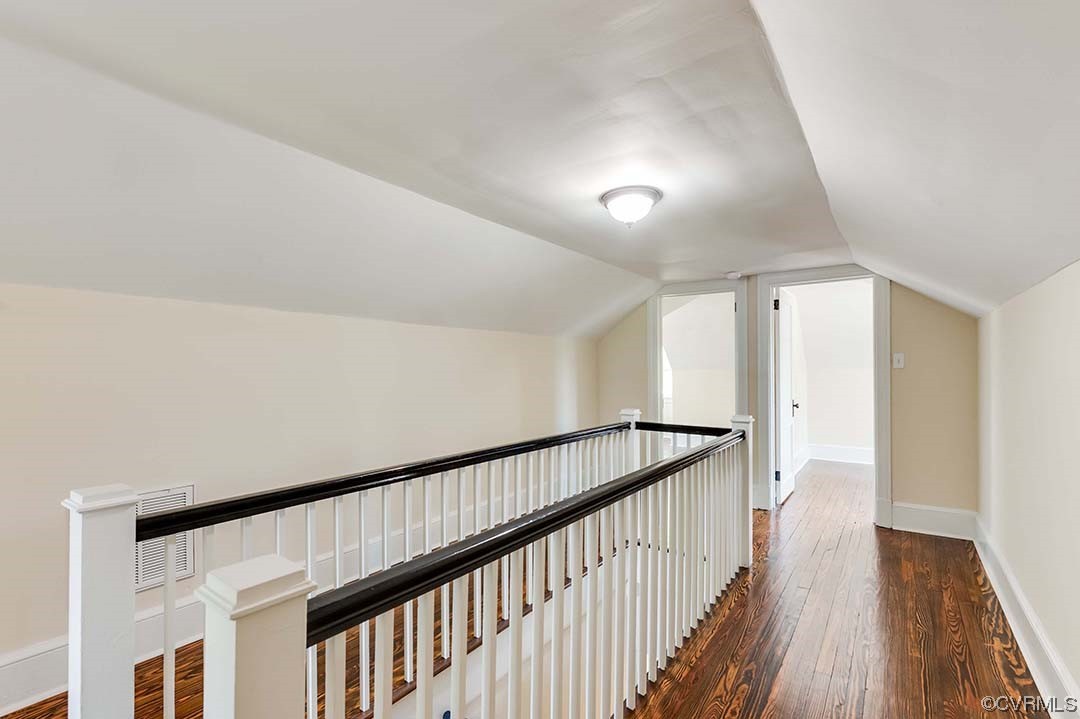 17 Masonic Ln