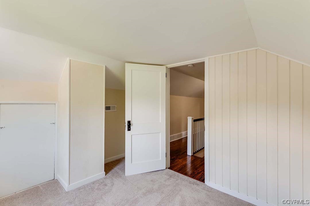 17 Masonic Ln