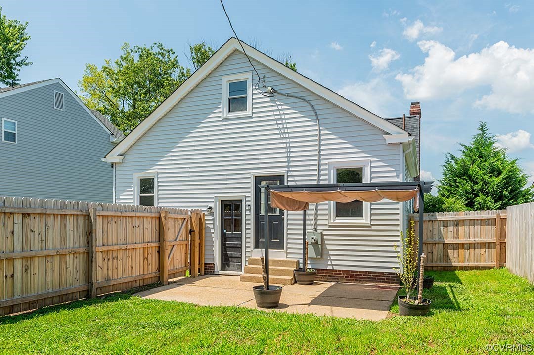 17 Masonic Ln