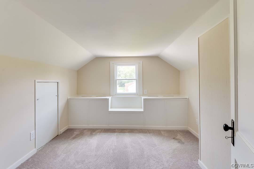 17 Masonic Ln