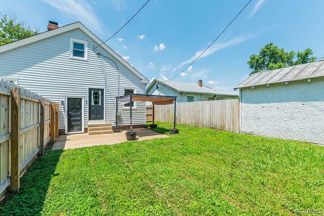 17 Masonic Ln