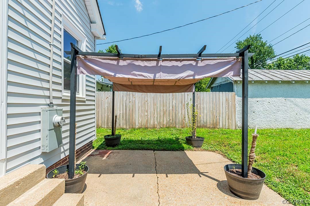 17 Masonic Ln