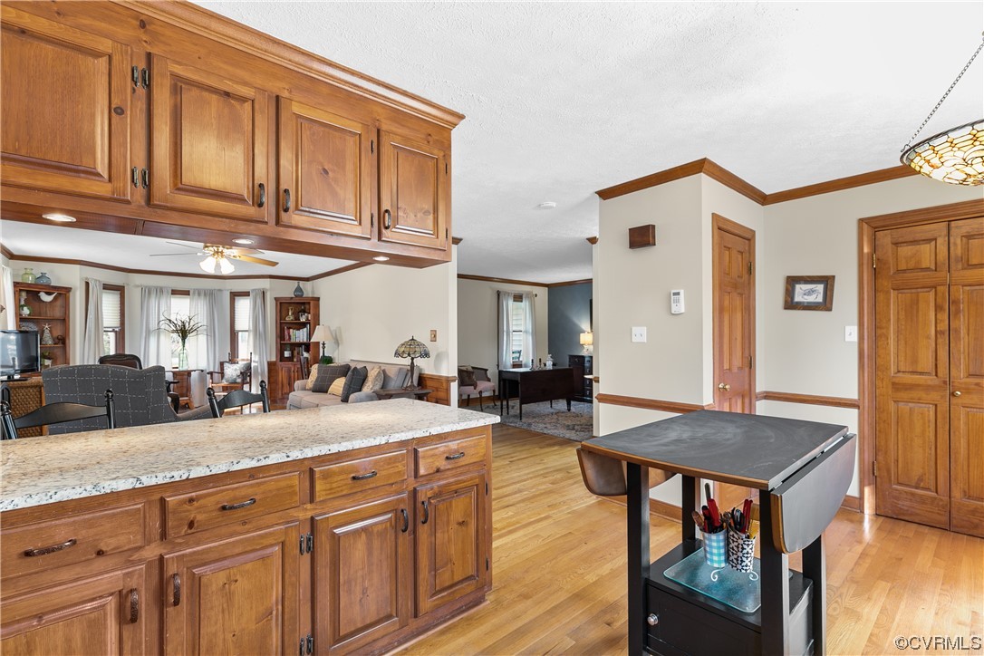 10413 Glen Oaks Dr