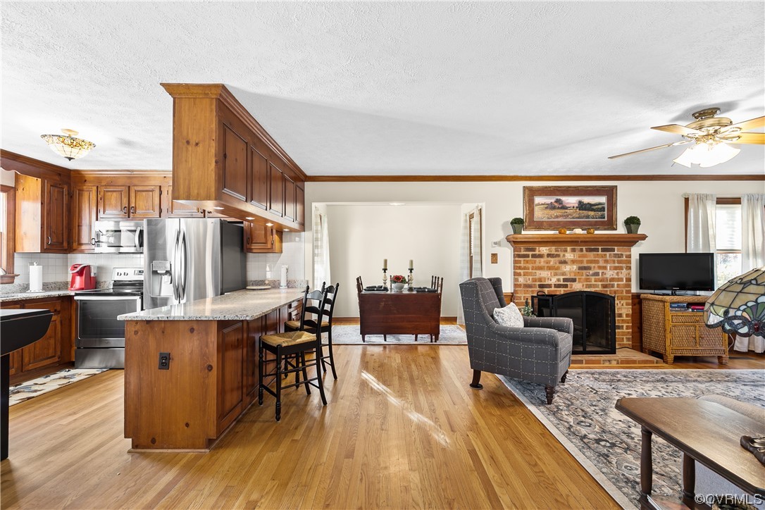 10413 Glen Oaks Dr