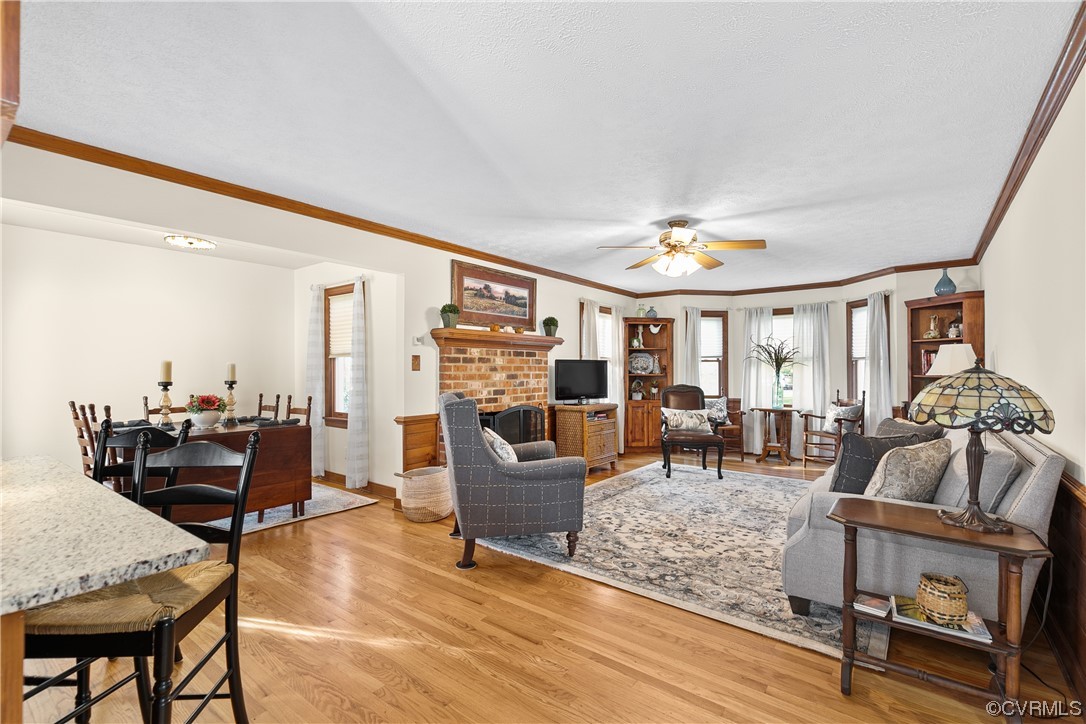 10413 Glen Oaks Dr