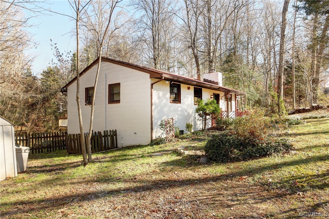 7507 Lakeshore Dr