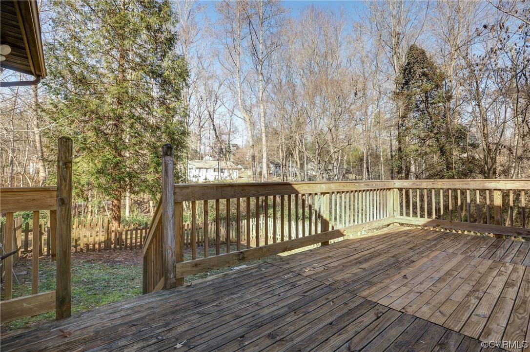 7507 Lakeshore Dr