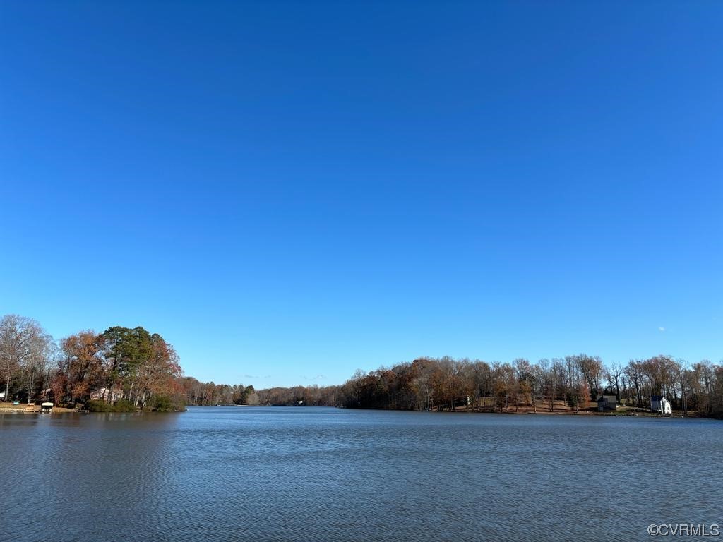 7507 Lakeshore Dr