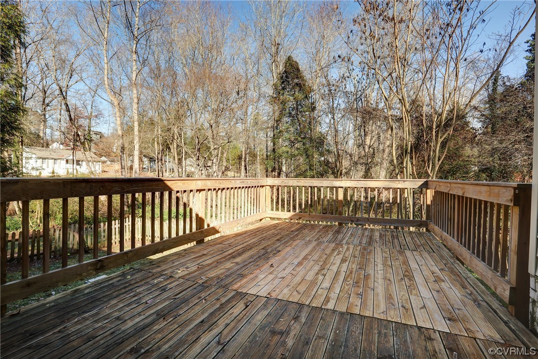 7507 Lakeshore Dr