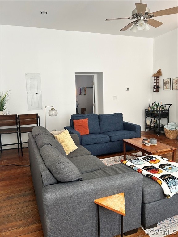 305 Cedar St