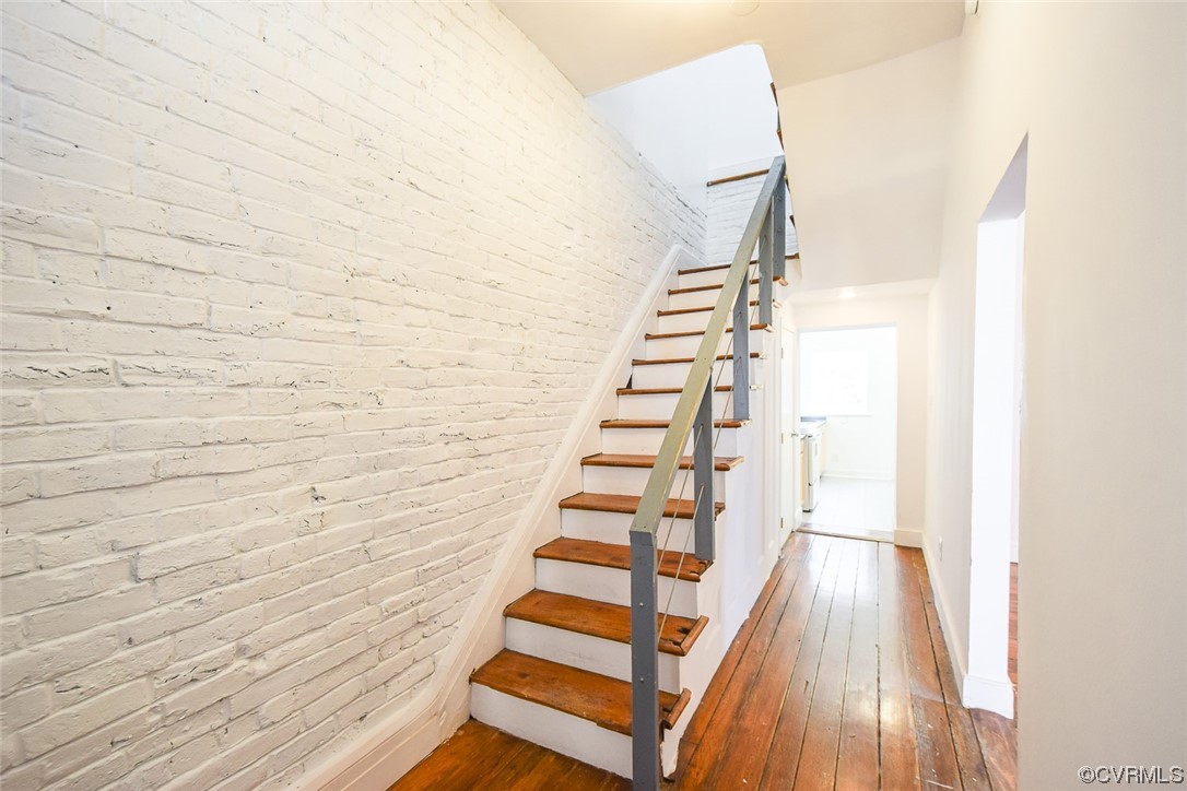 305 Cedar St