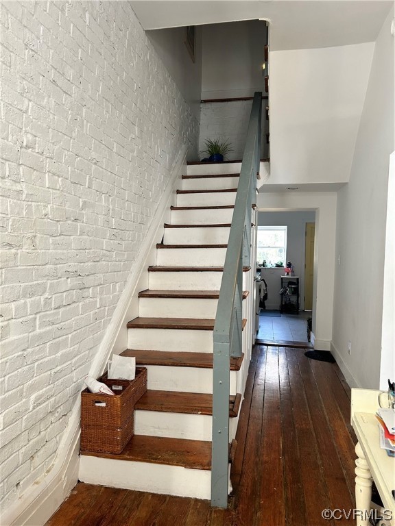 305 Cedar St