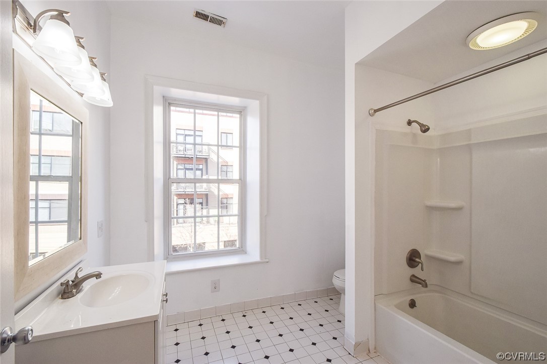 305 Cedar St