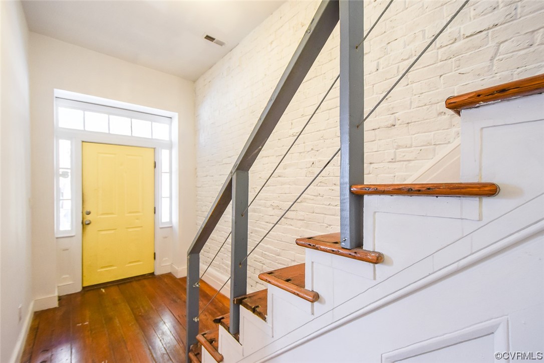 305 Cedar St