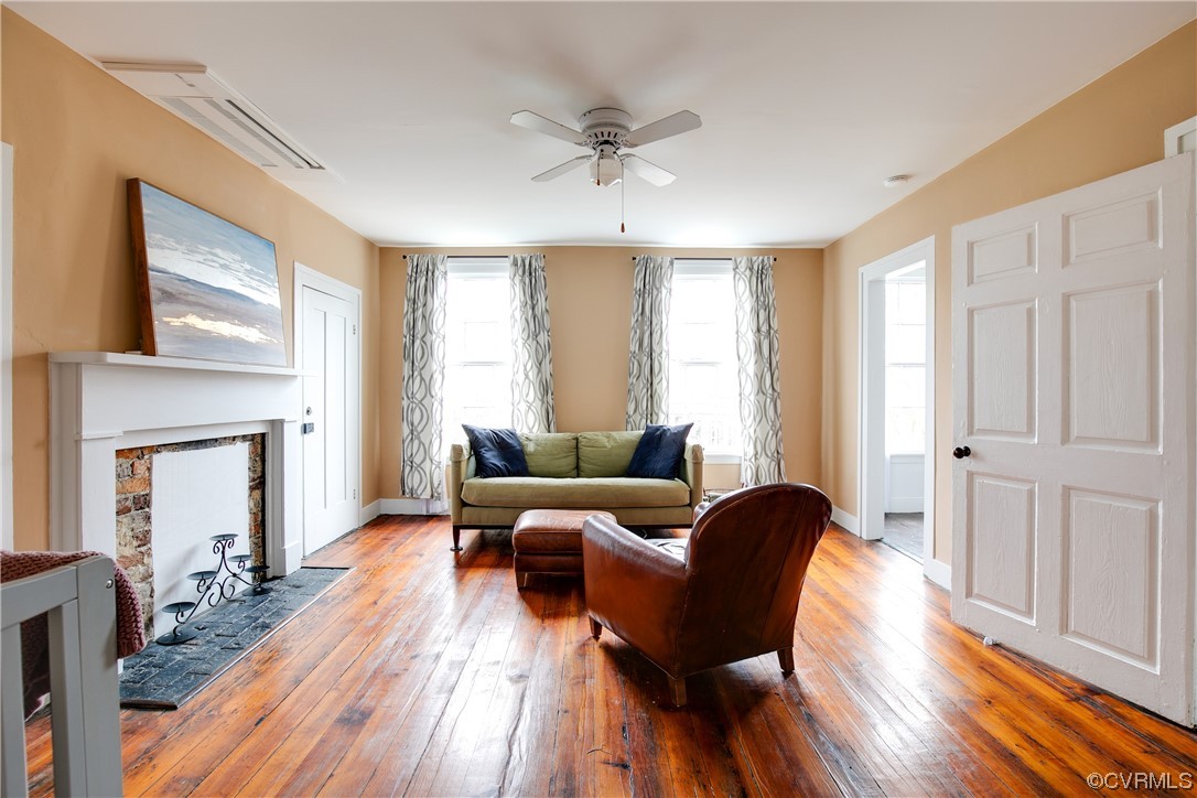 279 High St