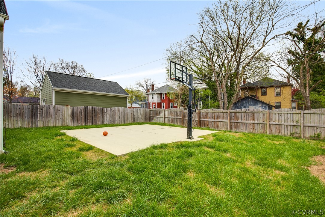 2909 Noble Ave