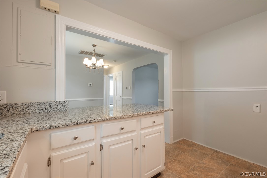 2111 Oakwood Ln