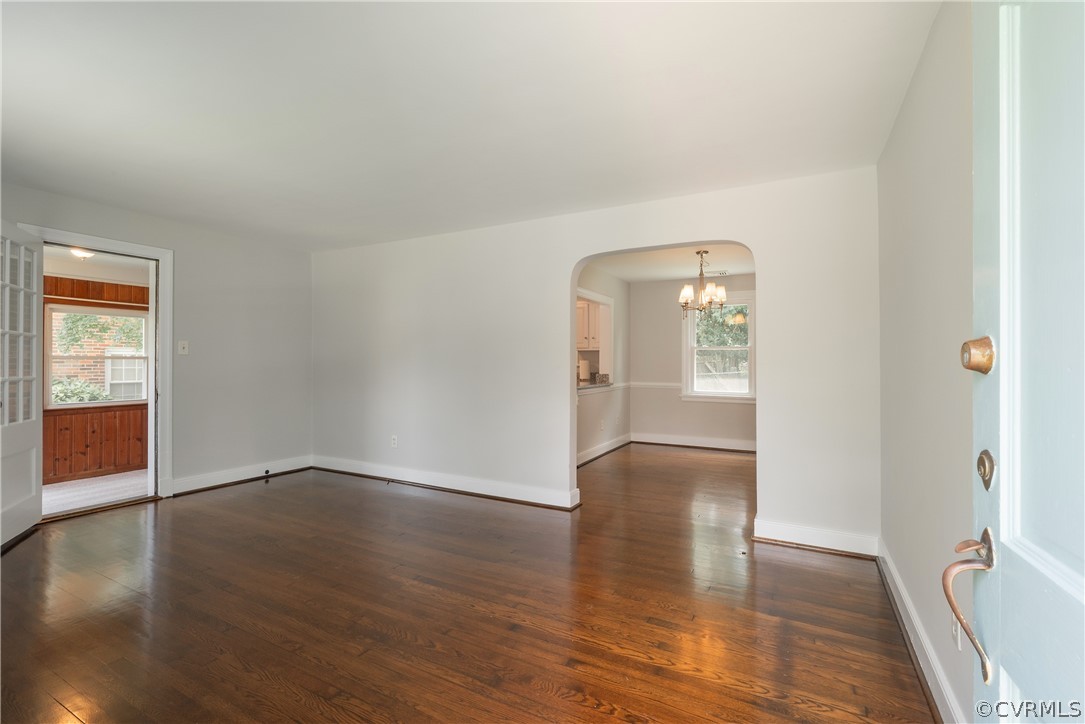 2111 Oakwood Ln