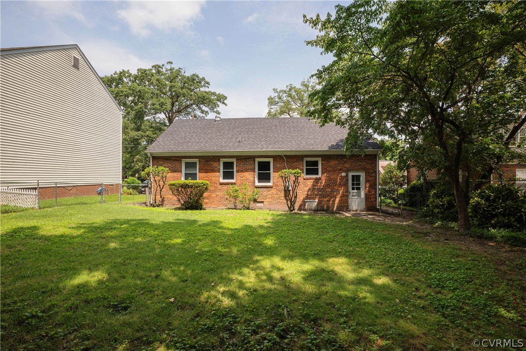 2111 Oakwood Ln