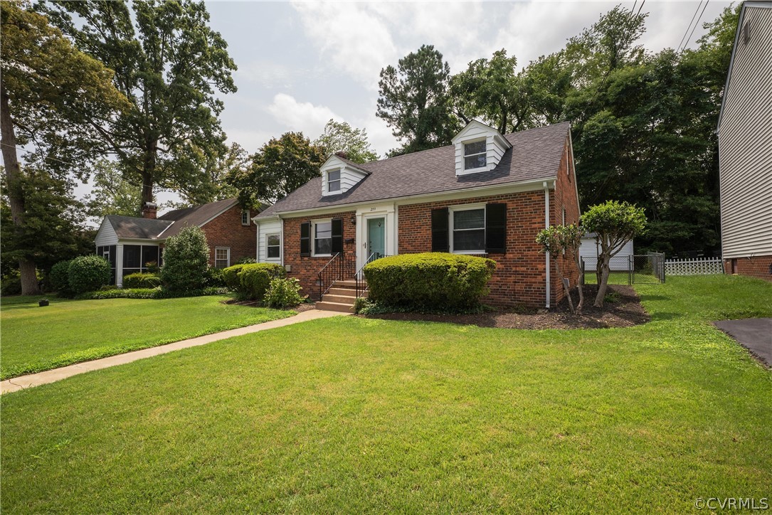 2111 Oakwood Ln