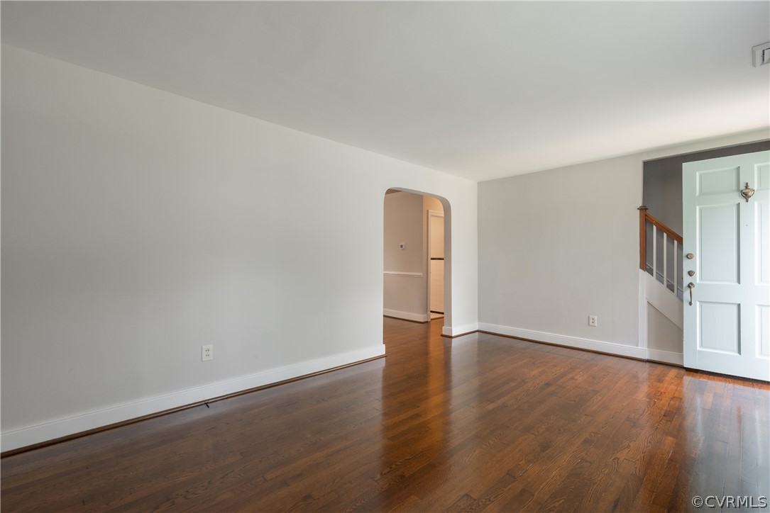 2111 Oakwood Ln