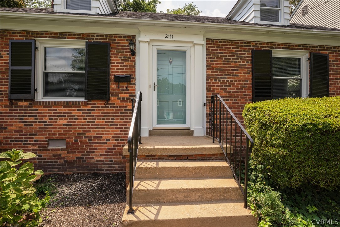 2111 Oakwood Ln