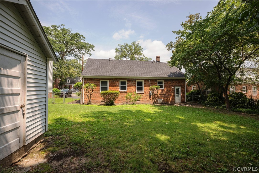 2111 Oakwood Ln