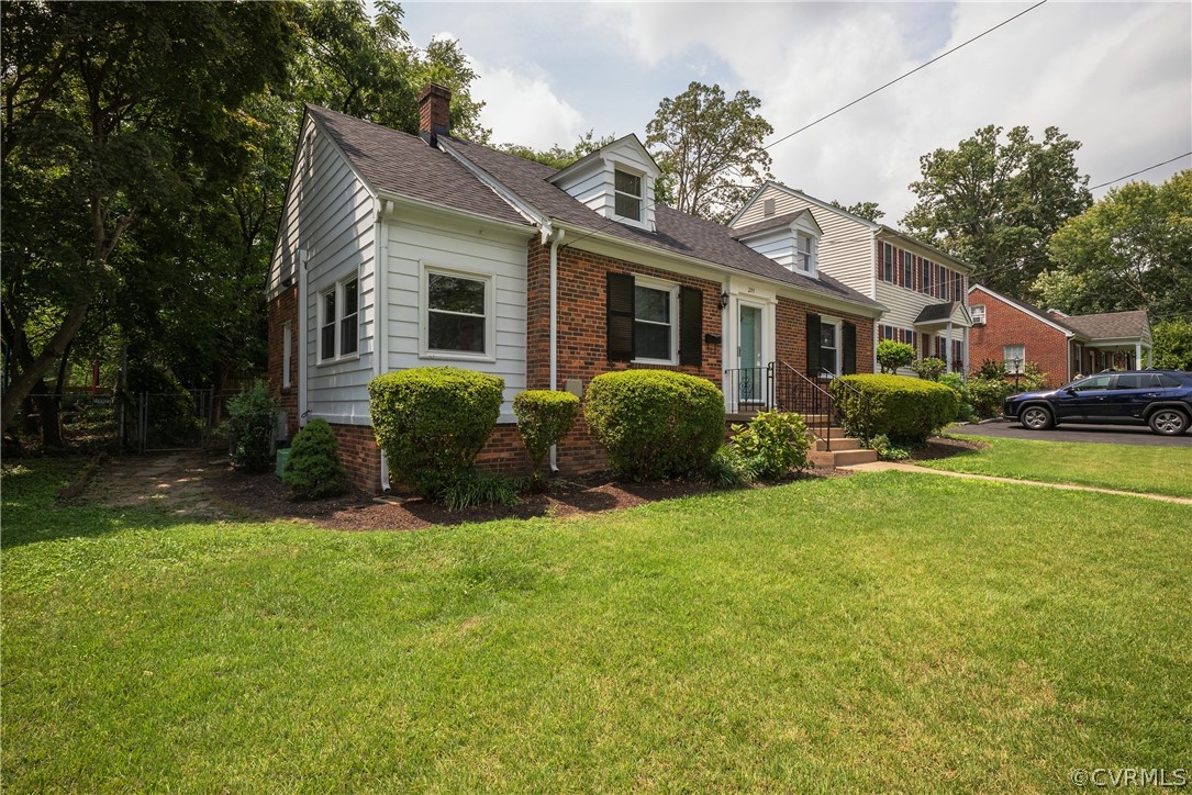 2111 Oakwood Ln