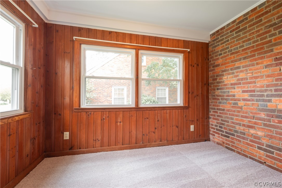 2111 Oakwood Ln