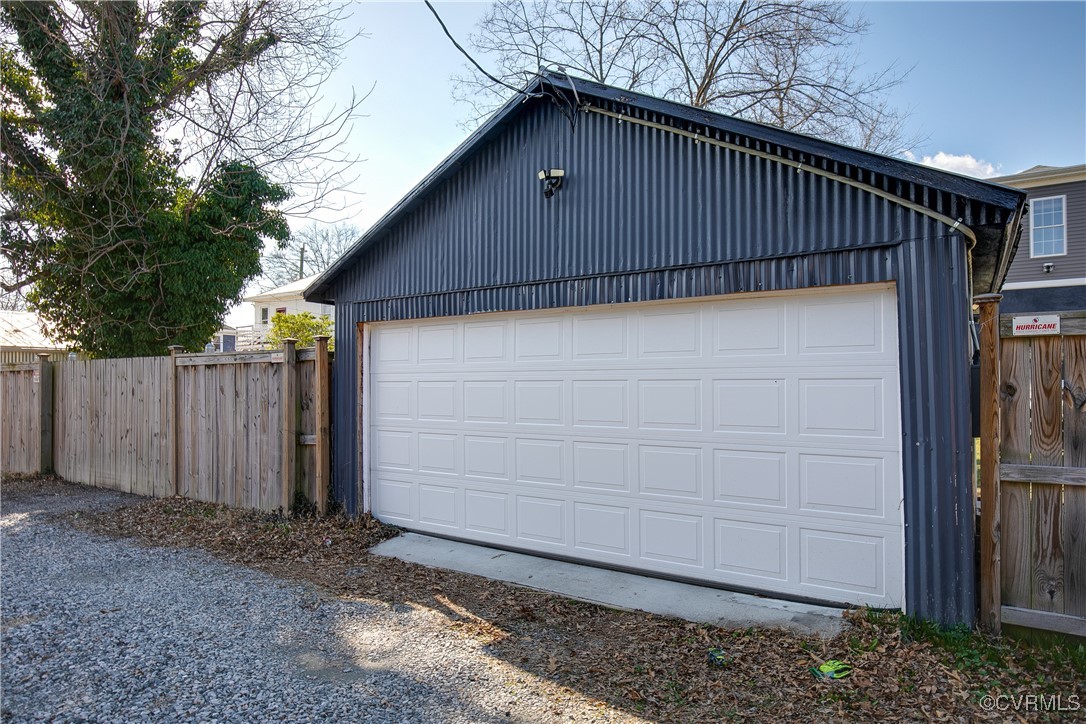 3005 Montrose Ave