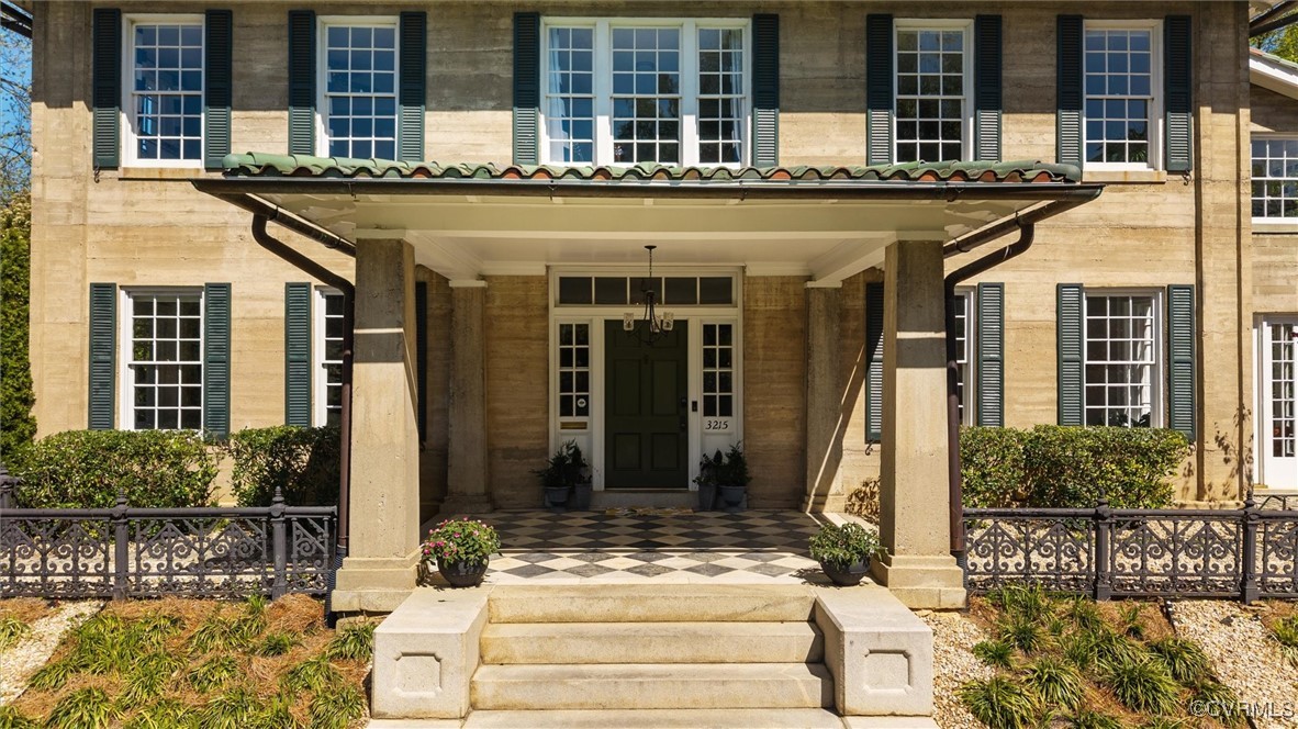 3215 Seminary Ave
