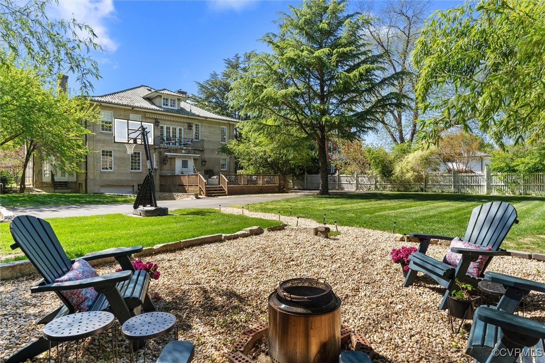 3215 Seminary Ave