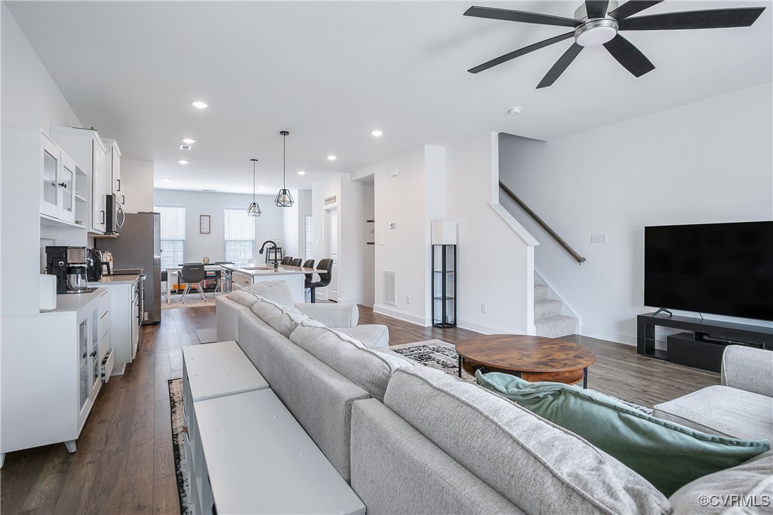 7317 Leire Ln