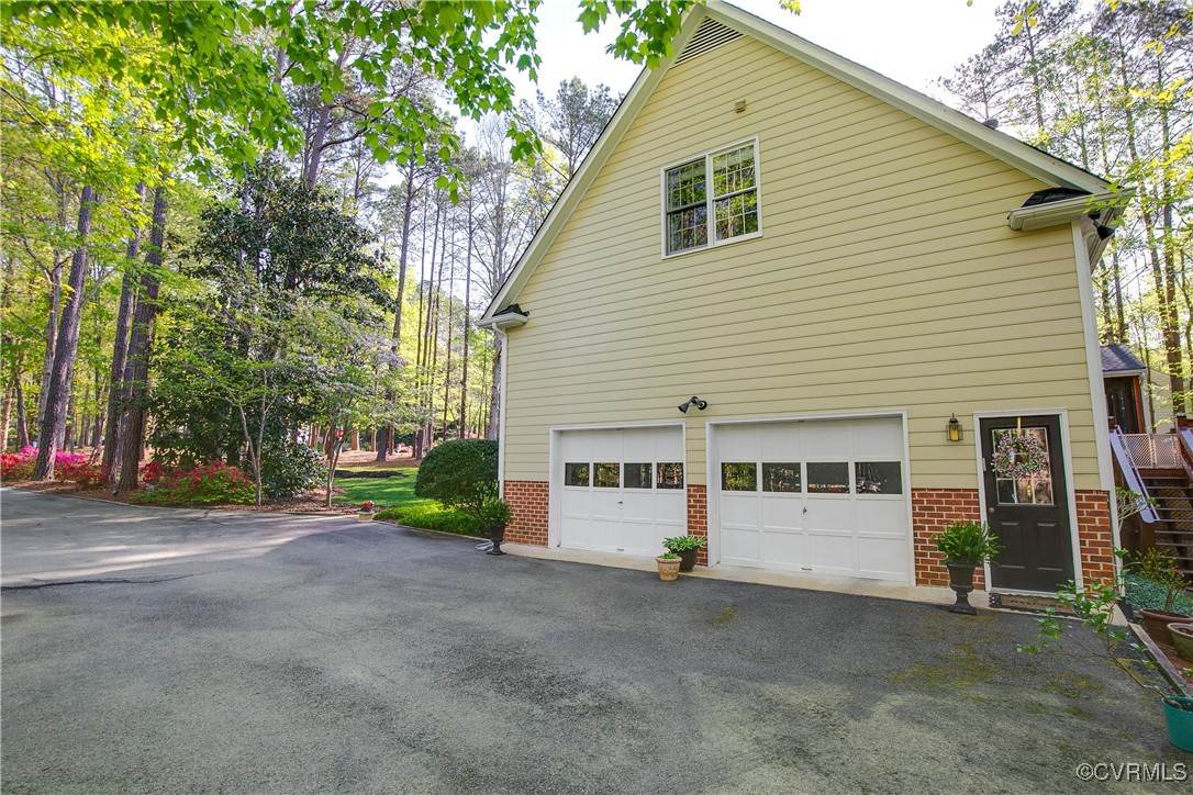 15301 Fox Briar Ct