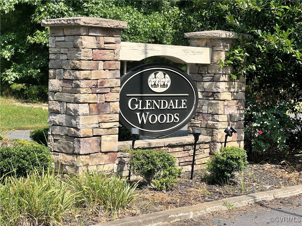 6320 Glendale Woods Dr