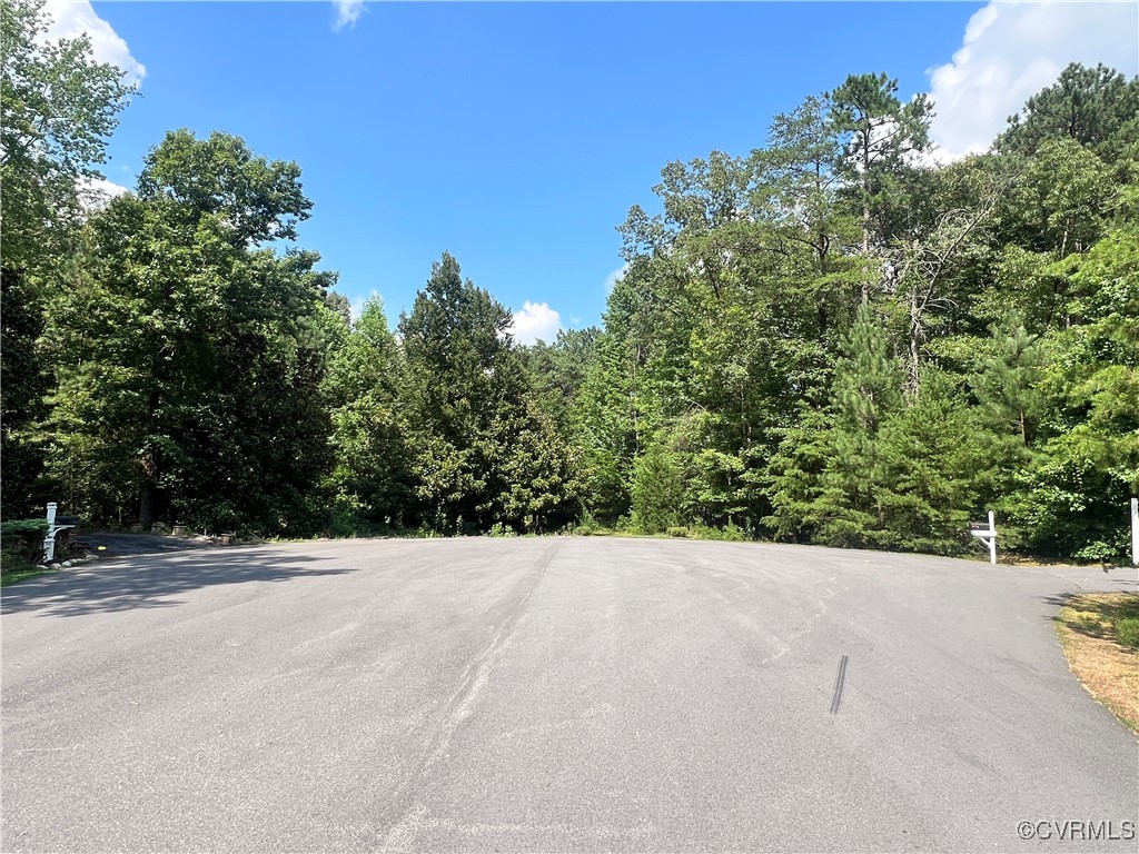 6320 Glendale Woods Dr