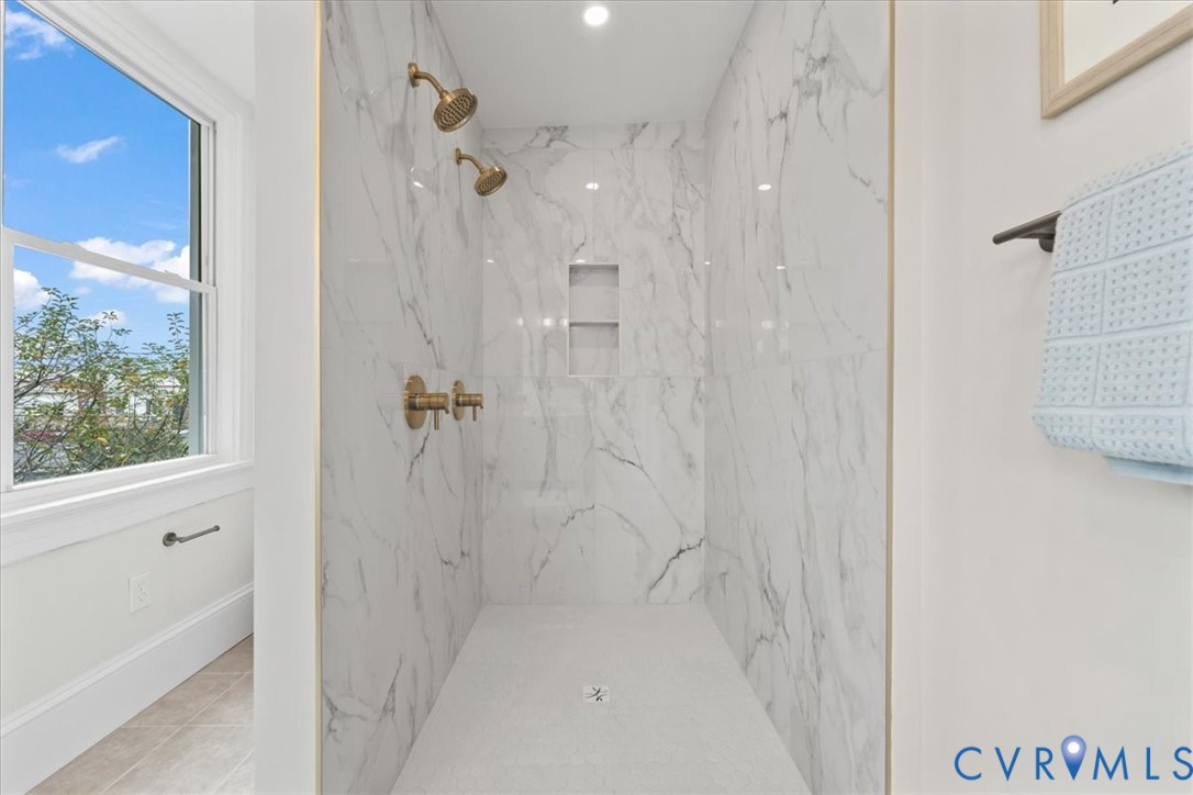 2105 Maplewood Ave