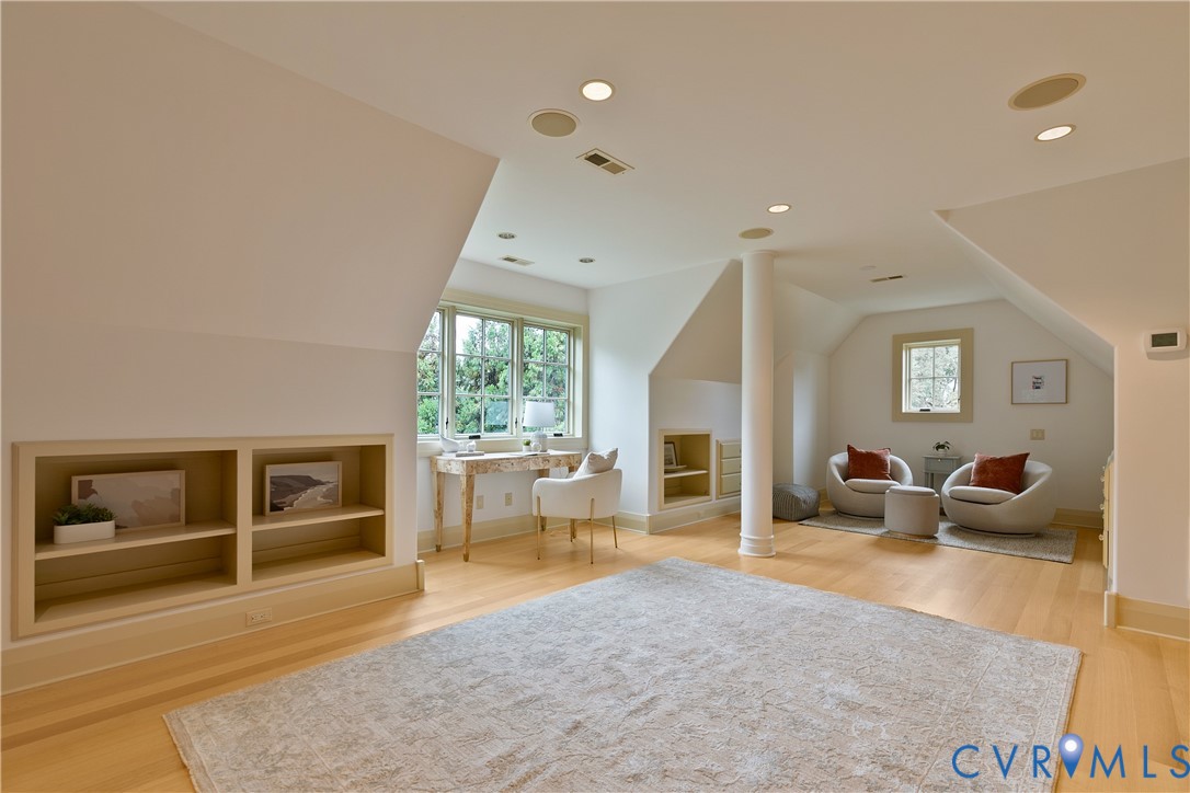 5210 Riverside Dr