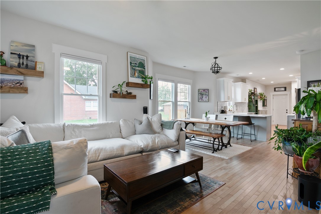 5400 Bloomingdale Ave