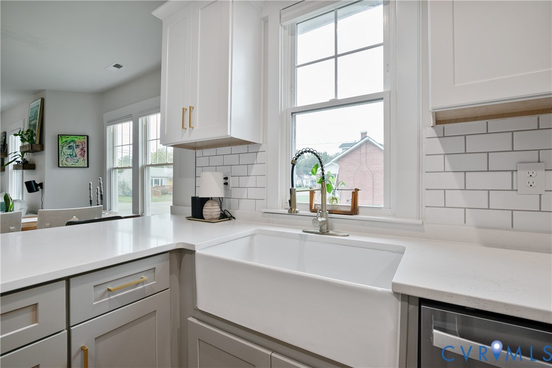 5400 Bloomingdale Ave