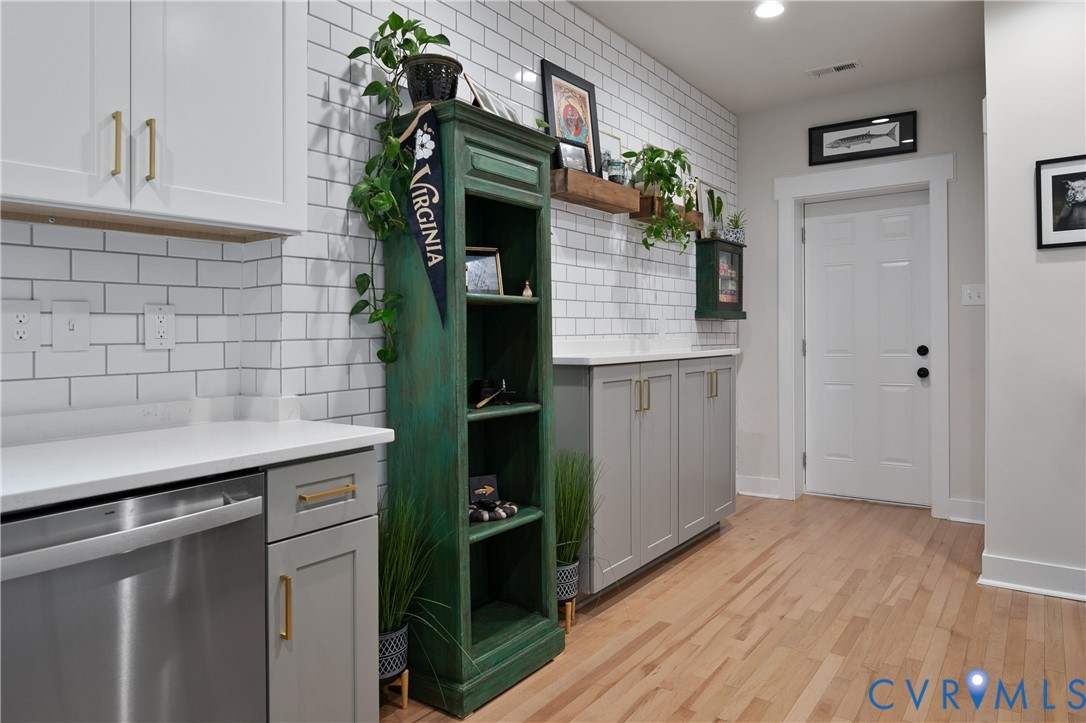 5400 Bloomingdale Ave