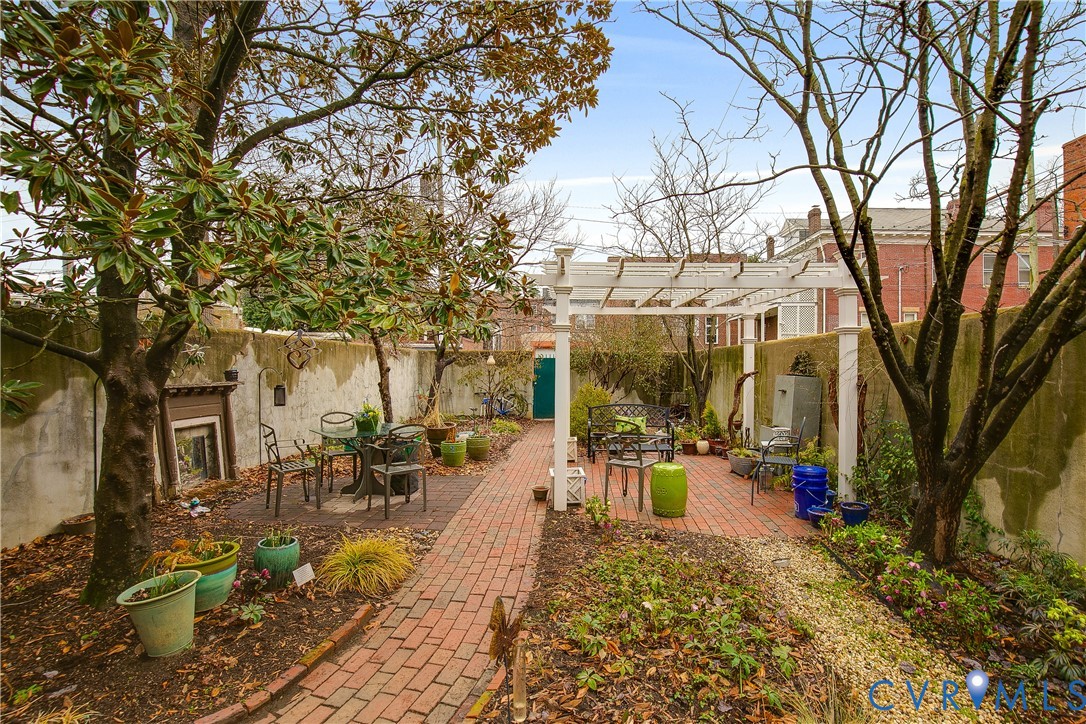 409 N Arthur Ashe Blvd